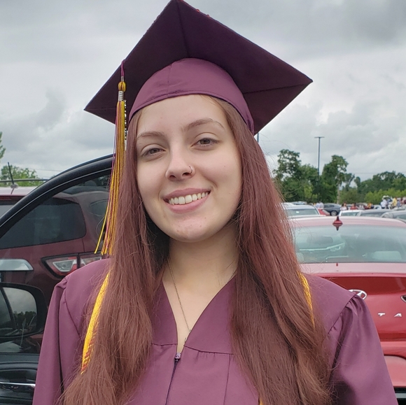 Meet your Posher, Leah - Picture 2 of 3